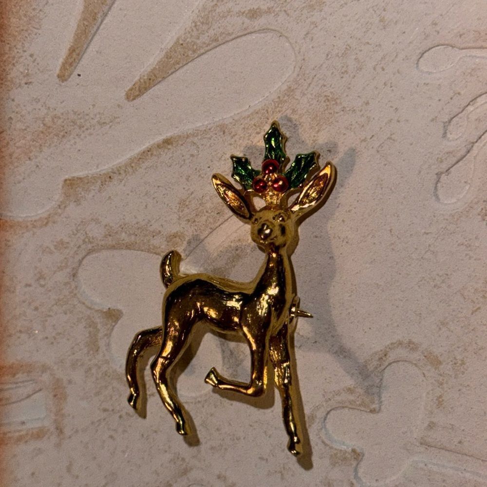 Vintage Gerry's reindeer pin